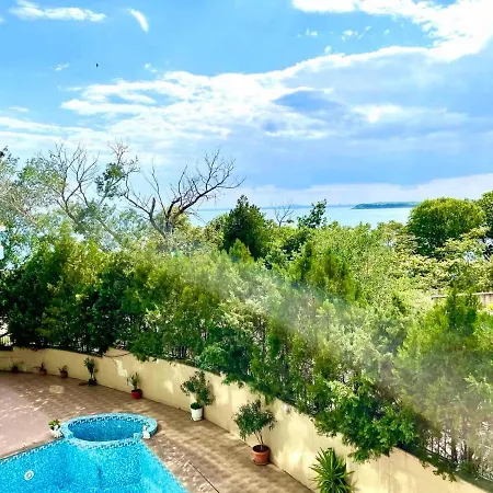 Apartament Budget First Sea Line Coast *