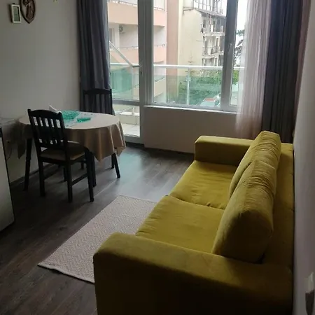 Budget First Sea Line Coast Apartmán *
